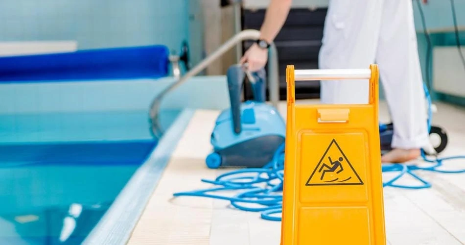 Swimming-Pool-Cleaning-Dubai