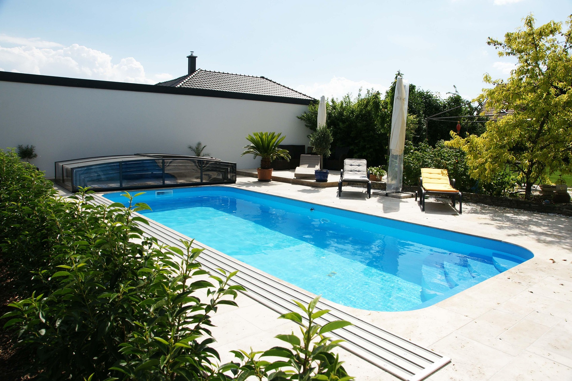 pool-3247933_1920