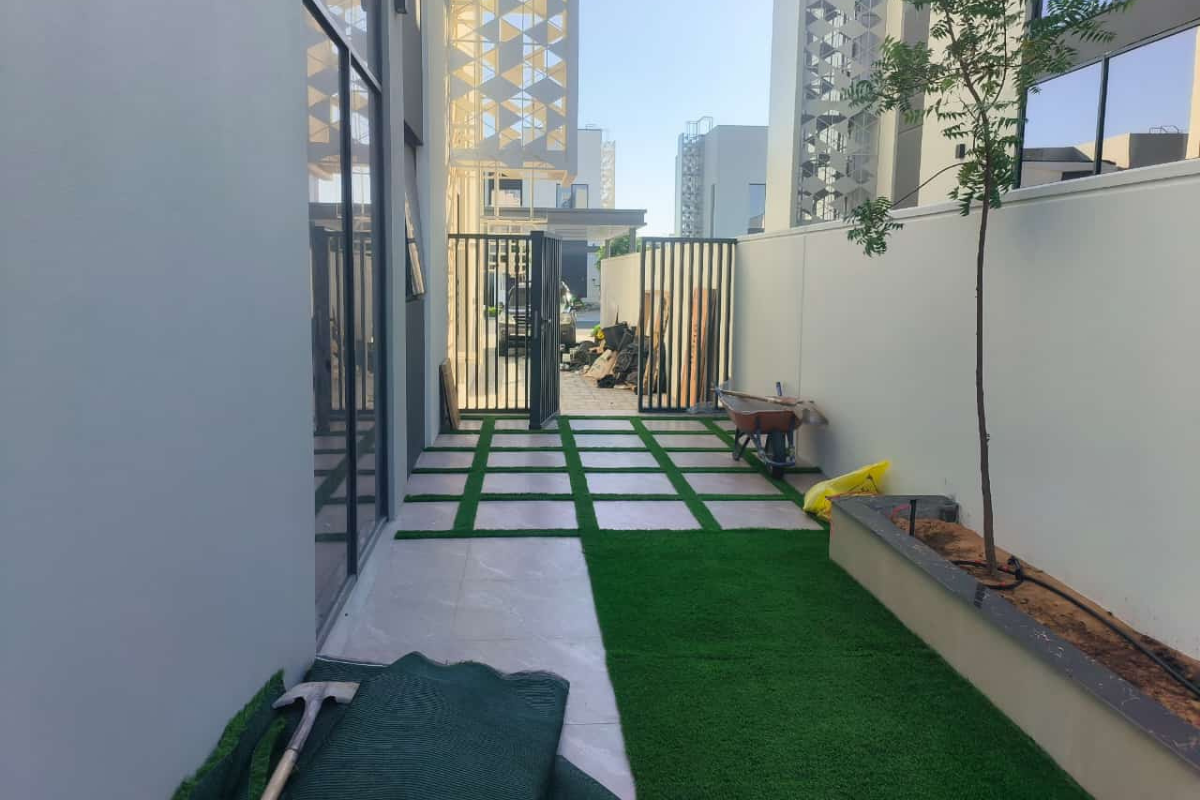Outdoor-landscape-in-dubai
