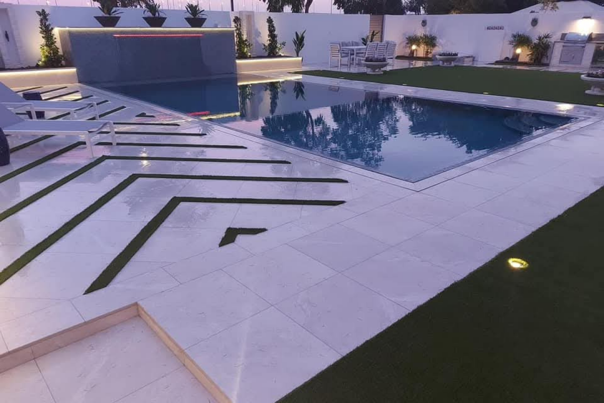 Pool-with-walking-steps-cerijolandscaping