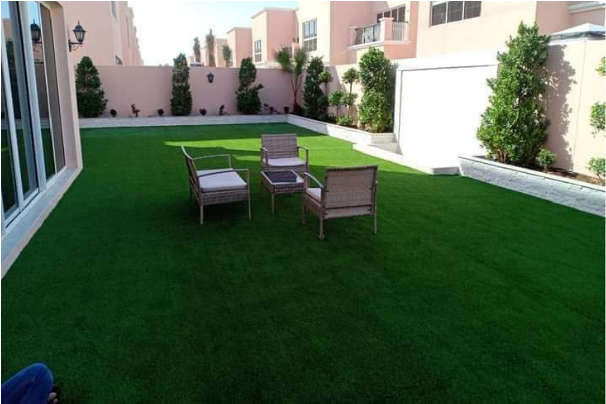 Sitting-area-with-install-fake-grass